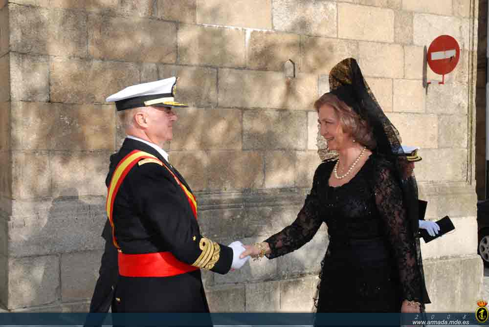 S.M. La Reina es recibida por el Almirante General Jefe de Estado Mayor de la Armada (Ajema) Manuel Rebollo García